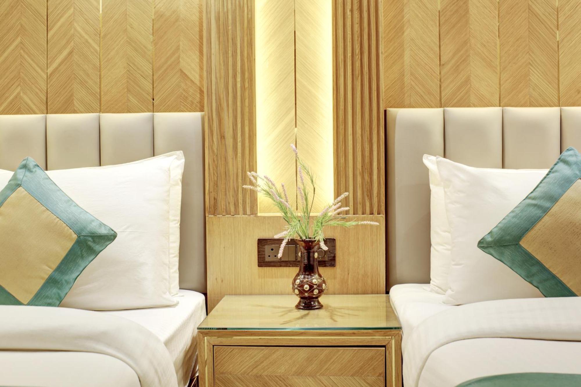 Krishna Plaza 'new Delhi' - By M S Hospitality 4*